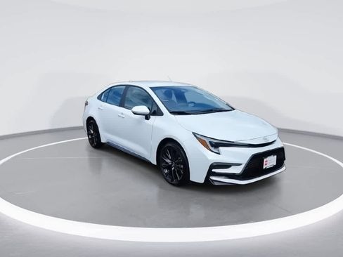 Certified 2025 Toyota Corolla SE image 2