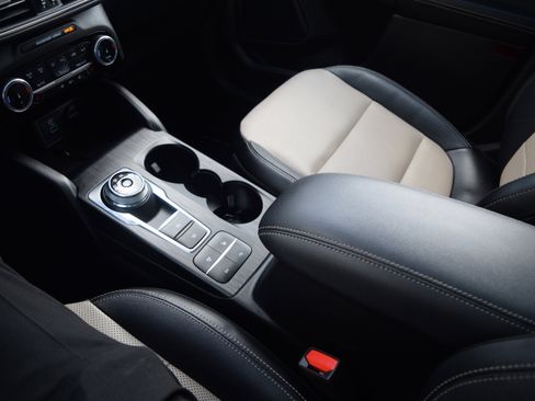 Certified 2022 Ford Escape Titanium w/ Titanium Premium Package image 13