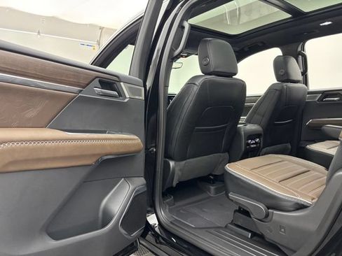 New 2026 GMC Acadia Denali Ultimate w/ LPO, Floor Liner Package AWD/4WD image 45