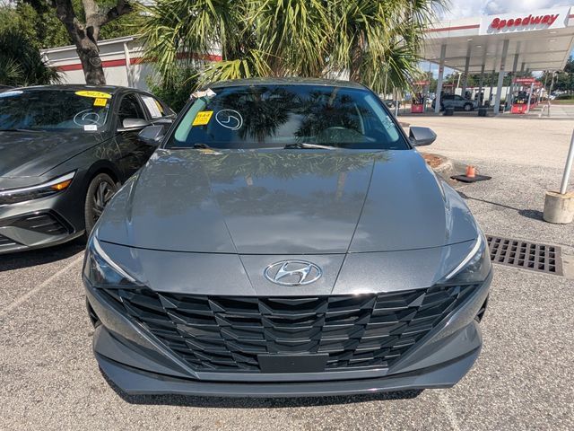 Used 2023 Hyundai Elantra SEL w/ Convenience Package FWD image 2