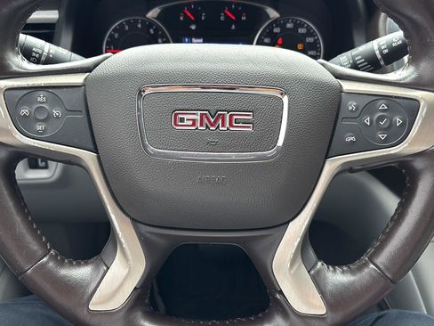 Used 2020 GMC Acadia SLT FWD image 18