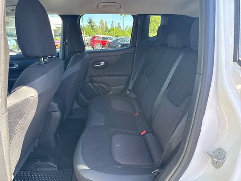 Used 2023 Jeep Renegade Latitude AWD/4WD image 14