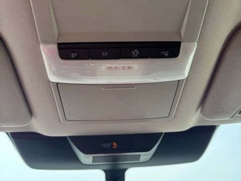 Used 2022 Nissan Pathfinder S image 10