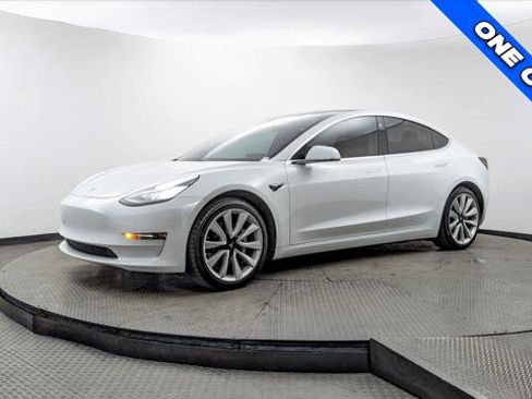 Used 2018 Tesla Model 3 Mid Range image 2