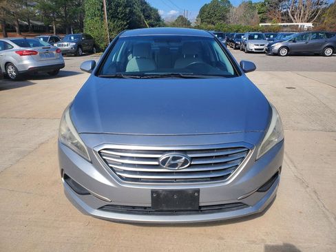 Used 2017 Hyundai Sonata SE image 2