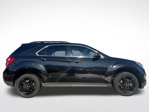Used 2017 Chevrolet Equinox LT image 2