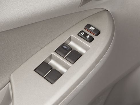 Used 2013 Toyota Corolla LE image 17