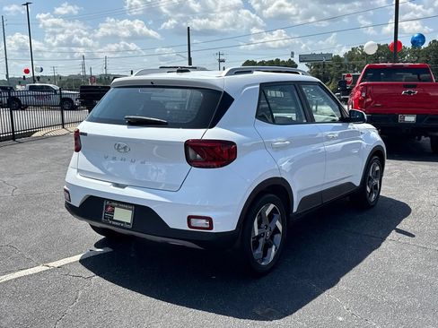 Used 2025 Hyundai Venue SEL FWD image 6