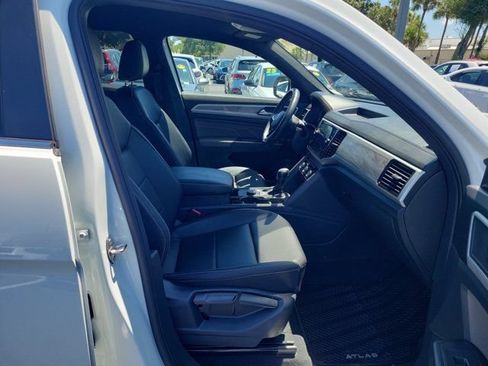 Certified 2023 Volkswagen Atlas Cross Sport SE AWD/4WD image 8