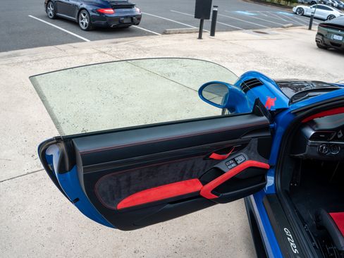 Used 2018 Porsche 911 GT2 RS image 9