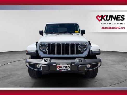 Used 2025 Jeep Wrangler Unlimited Sahara AWD/4WD image 3