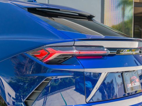 Used 2021 Lamborghini Urus AWD/4WD image 43