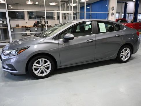 Used 2018 Chevrolet Cruze LT FWD image 7