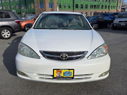 Used 2004 Toyota Camry LE image 2