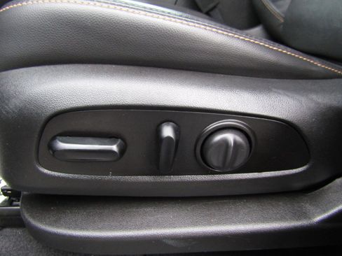 Used 2020 Chevrolet Equinox Premier w/ Premier Redline Edition image 12