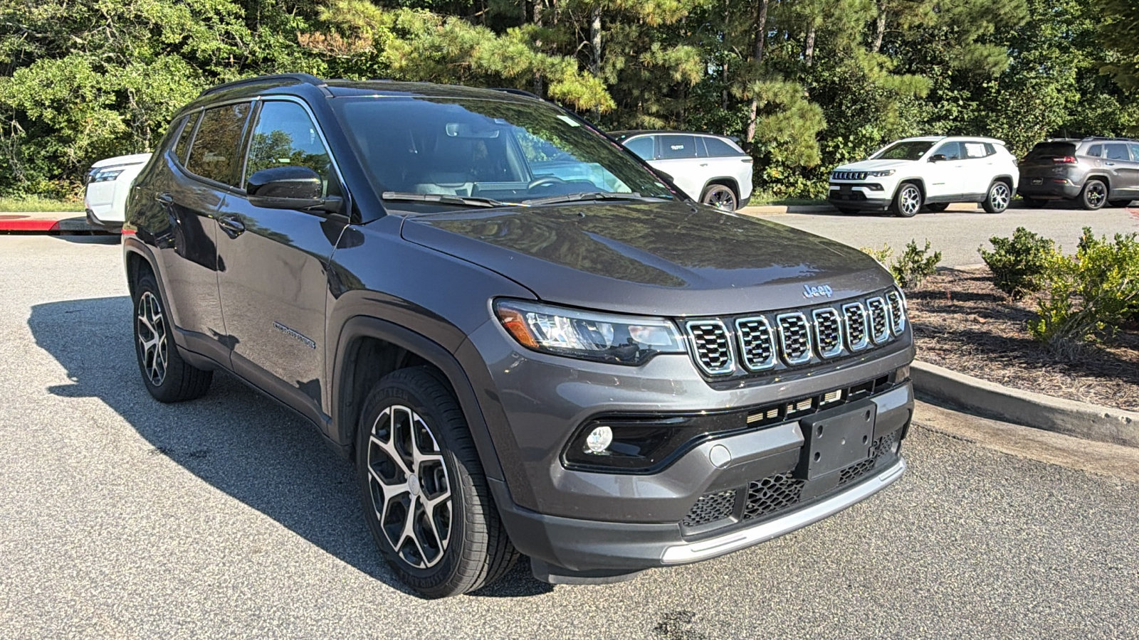 Used 2024 Jeep Compass Limited AWD/4WD image 5