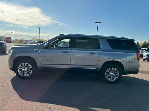 Used 2025 GMC Yukon XL Denali AWD/4WD image 37