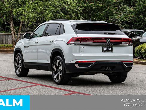 Used 2024 Volkswagen Atlas Cross Sport SE FWD image 9