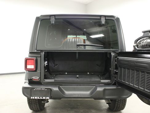 Used 2025 Jeep Wrangler Sport image 13