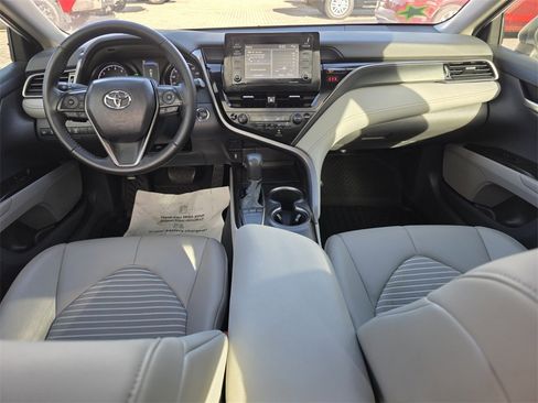 Used 2022 Toyota Camry SE image 5