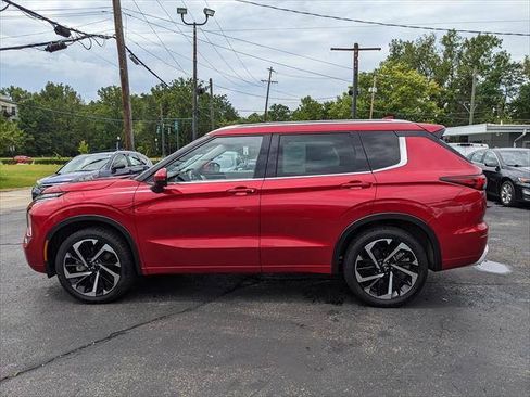 Used 2022 Mitsubishi Outlander SEL FWD image 2