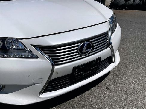 Used 2015 Lexus ES 300h w/ Navigation System Package FWD image 26