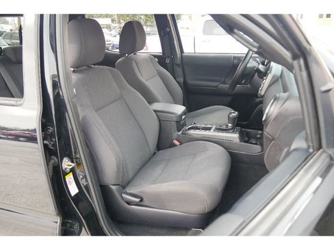 Used 2019 Toyota Tacoma TRD Off-Road w/ Technology Package image 14