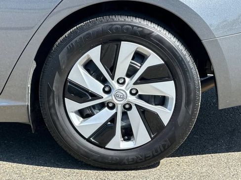 Used 2025 Nissan Altima 2.5 S FWD image 29