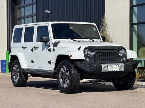 Used 2015 Jeep Wrangler Unlimited Sahara AWD/4WD image 4