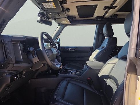 Used 2025 Ford Bronco Badlands image 13