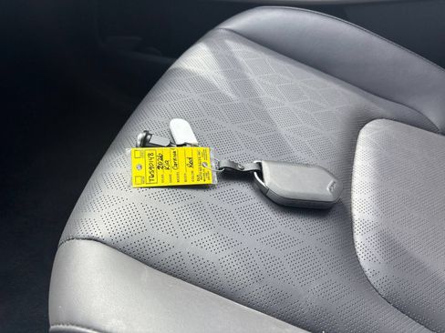 Used 2026 Kia Carnival FWD image 18