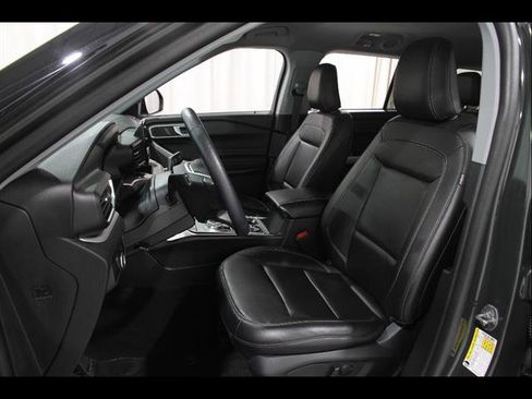 Certified 2023 Ford Explorer XLT w/ Equipment Group 202A AWD/4WD image 5