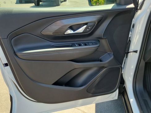 Used 2023 GMC Terrain SLE w/ Driver Convenience Package FWD image 21