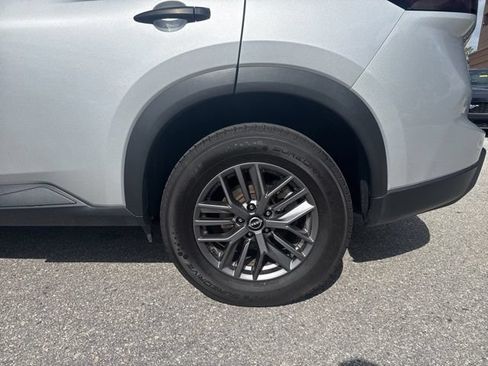 Used 2024 Nissan Rogue S FWD image 15