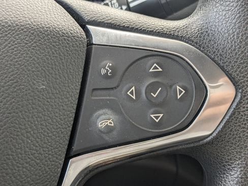 Used 2021 Chevrolet Traverse LS image 21