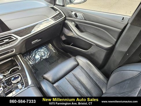 Used 2021 BMW X7 M50i image 14