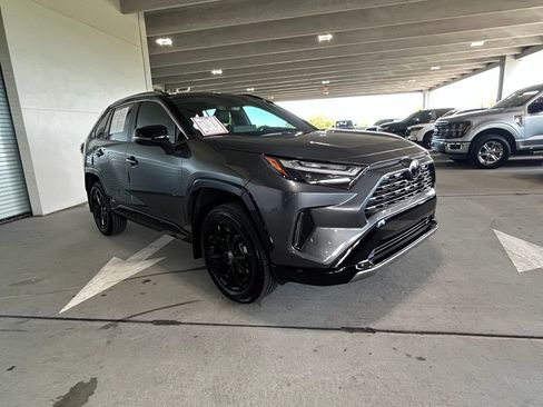 Used 2025 Toyota RAV4 XSE AWD/4WD image 6
