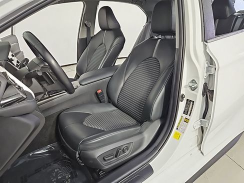 Used 2022 Toyota Camry SE image 21