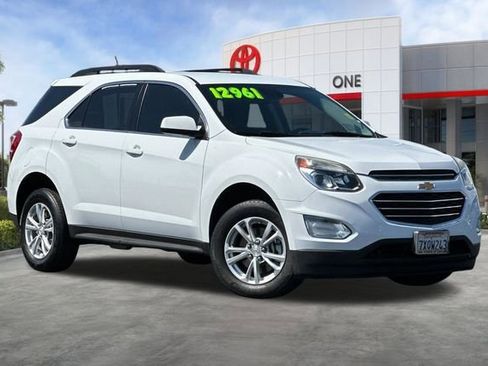 Used 2017 Chevrolet Equinox LT w/ Convenience Package FWD image 2