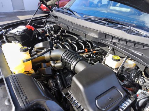 Certified 2022 Ford F150 XLT w/ Equipment Group 302A High image 18