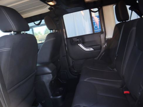 Used 2017 Jeep Wrangler Unlimited Rubicon w/ Cold Weather Group AWD/4WD image 60