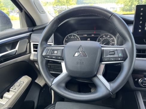 Used 2025 Mitsubishi Outlander SE AWD/4WD image 27