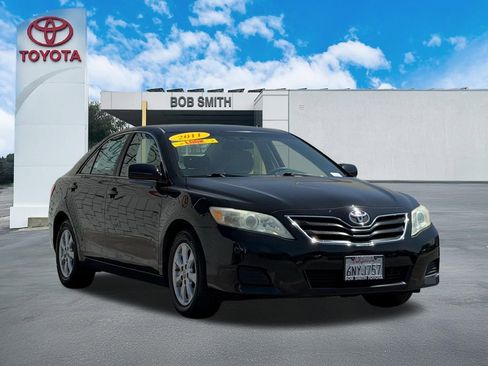 Used 2011 Toyota Camry LE w/ LE Extra-Value Pkg image 4