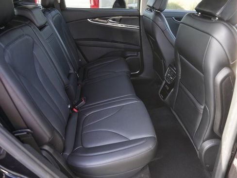 Used 2022 Lincoln Nautilus Reserve image 16