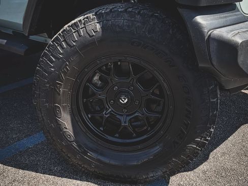 Used 2023 Jeep Wrangler Unlimited Sport AWD/4WD image 35
