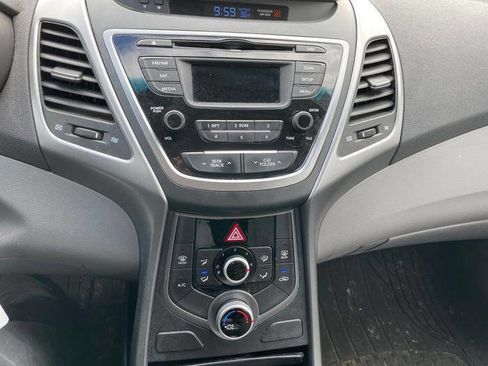 Used 2014 Hyundai Elantra SE image 35