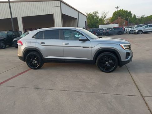 Used 2025 Volkswagen Atlas Cross Sport SE image 7