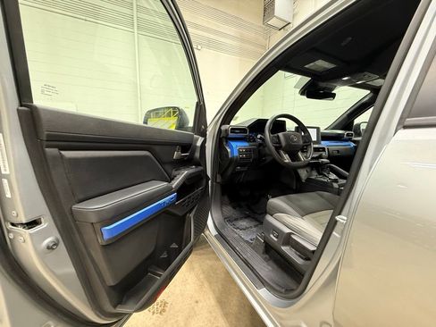Used 2025 Toyota Tacoma TRD Off-Road image 28