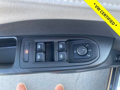 Used 2024 Volkswagen Taos SE AWD/4WD image 16