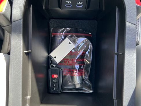 Used 2022 Toyota RAV4 XLE Premium image 40